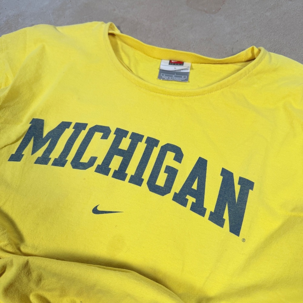 NIKE Michigan Wolverines‎ NCAA Yellow T Shirt Men's Size L Short Sleeve Tee